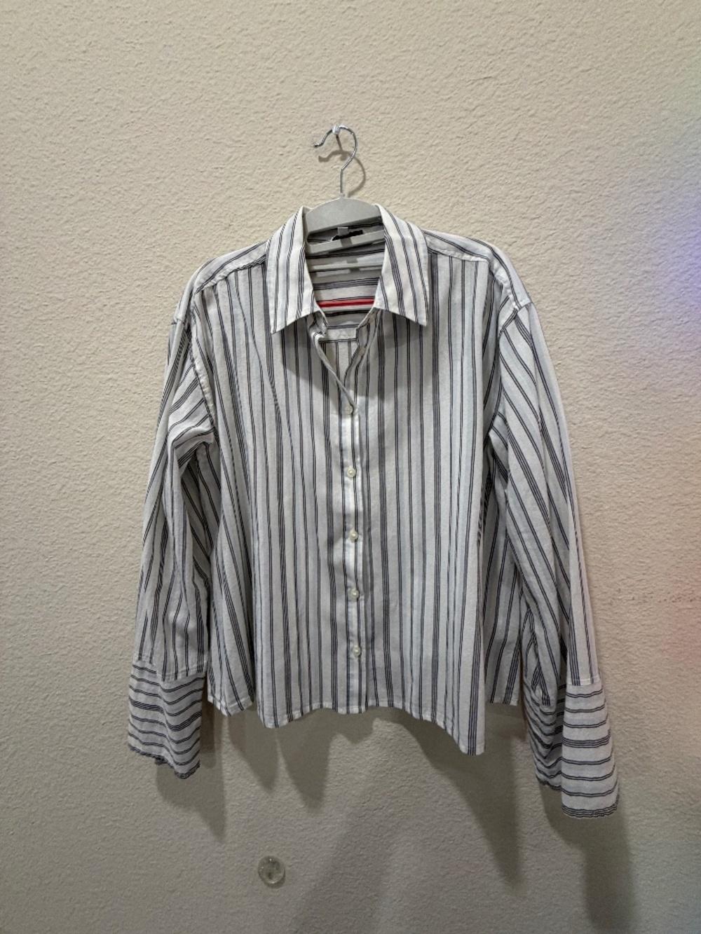 Ladies Elizabeth and James  button down black & white stripe shirt size Large